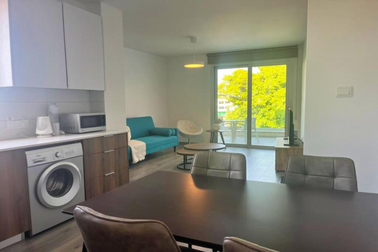 Phaedrus Living Coral Suites Aura Larnaca Exteriör bild